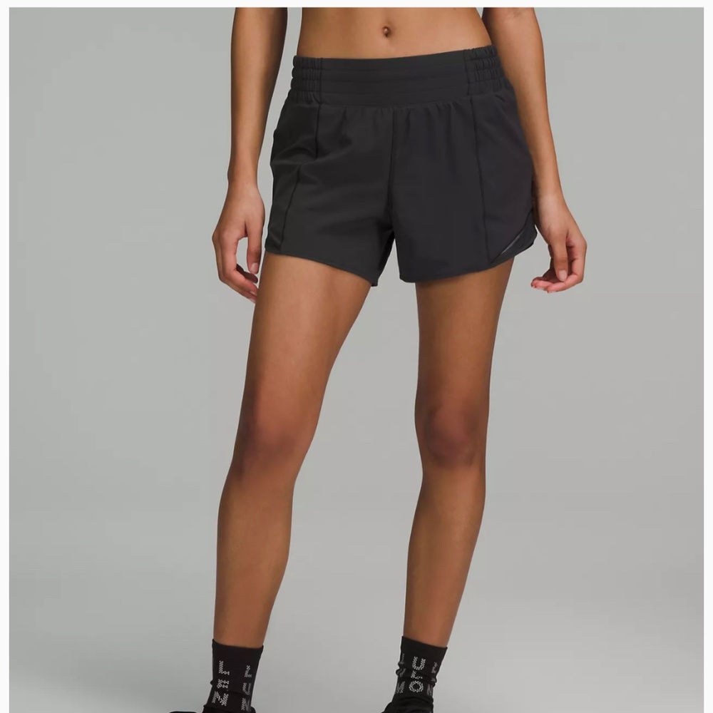 Lululemon Hotty Hot High-Rise Lined Short 4” Size 6